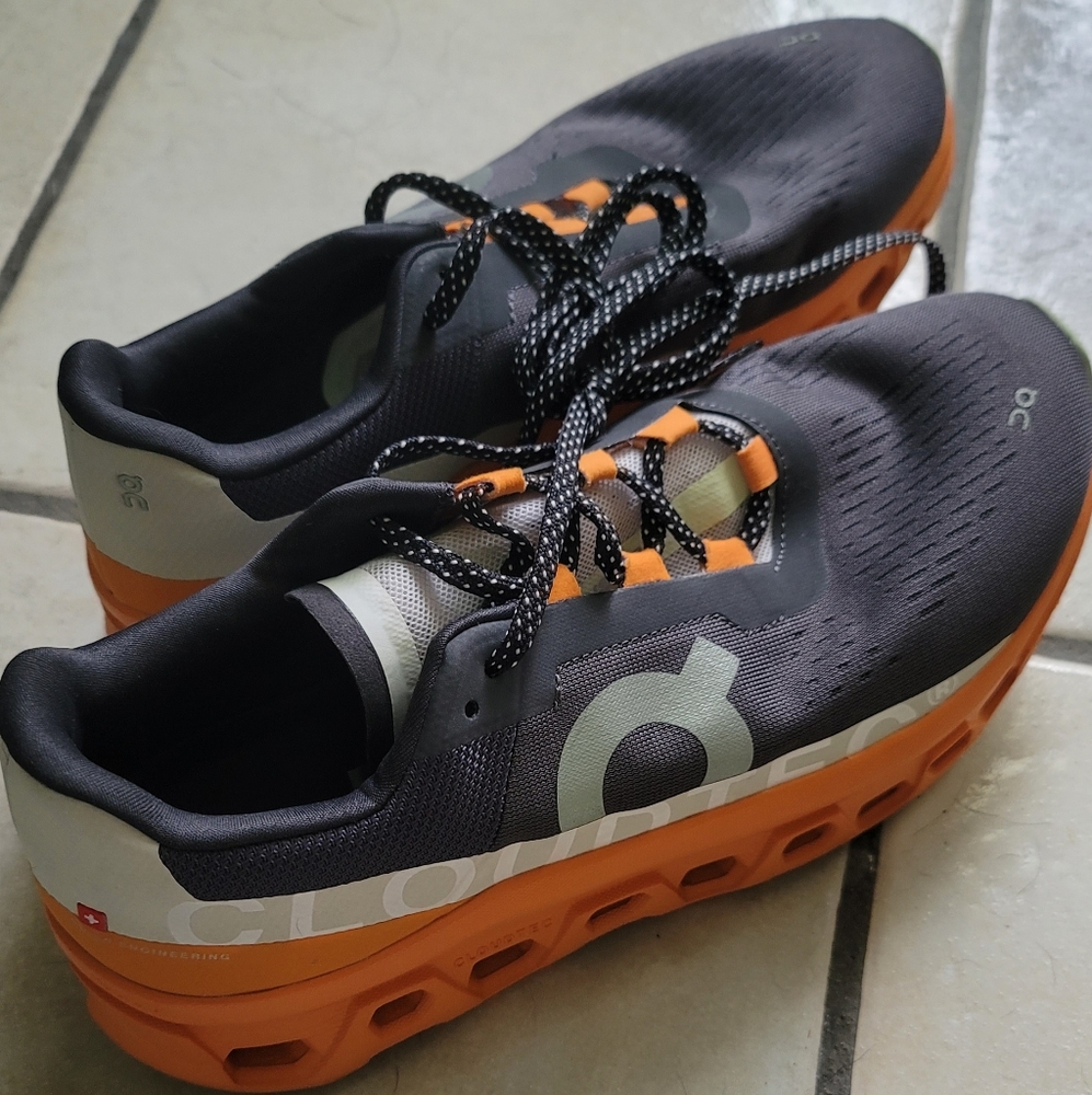 On Cloudmonster Mens Size 9.5